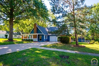 4919 SW 19th St, Topeka, KS 66604