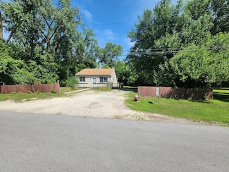 3702 Lincoln Ln E, Robbins, IL 60472