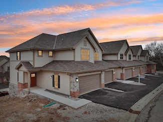 165 Aerie Cir Unit 101, Brookfield, WI 53045