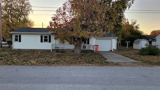 425 S Polk St, Sullivan, IL 61951