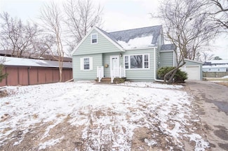 5032 Allison Ave, Des Moines, IA 50310