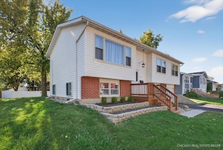 2211 Birchwood Pkwy, Woodridge, IL 60517