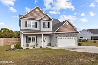 404 Inverness Dr, Hubert, NC 28539
