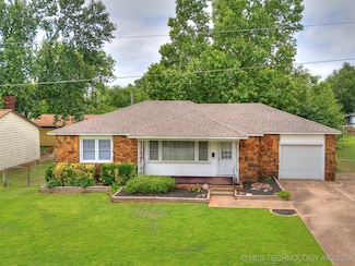 4204 Magnolia Dr, Sand Springs, OK 74063