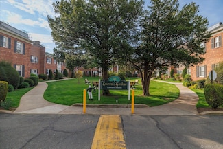 261 Central Ave Unit E4, Lawrence, NY 11559