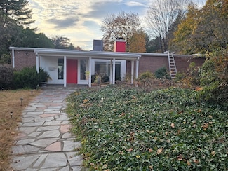 77 Central Park Dr, Holyoke, MA 01040