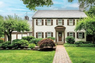 8 Manitoba Rd, Waban, MA 02468