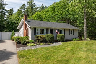 275 Carver Rd, Plymouth, MA 02360