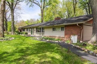 3088 Henhawk Dr, Troy, MI 48084