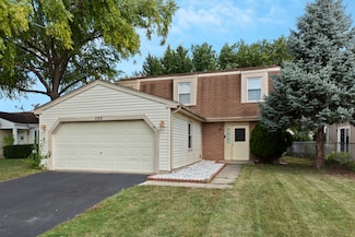 1150 Singleton Dr, Roselle, IL 60172