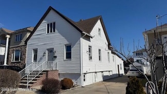 49 Mclaughlin St, Staten Island, NY 10305