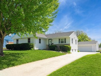 917 29th St, West Des Moines, IA 50265