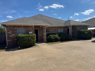 2432 Berger Dr, Bryan, TX 77802