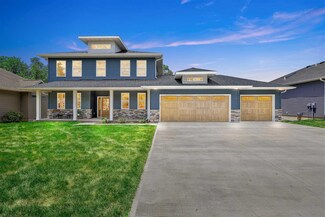2776 Muddy Creek Ln, Coralville, IA 52241