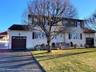 4 Bonnie Dr, North Middletown, NJ 07748