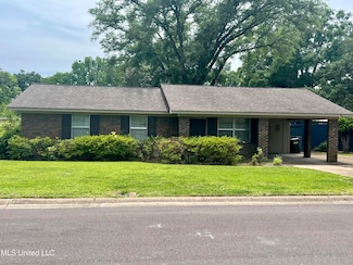 102 Earhart Dr, Natchez, MS 39120