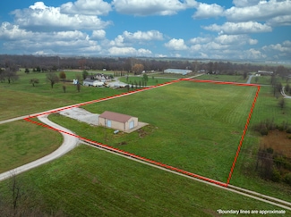 6334 Crystal Ln W, Springfield, MO 65803