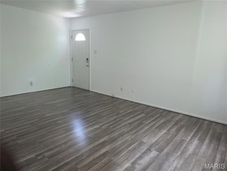 11221 Sugartrail Dr, Saint Louis, MO 63136