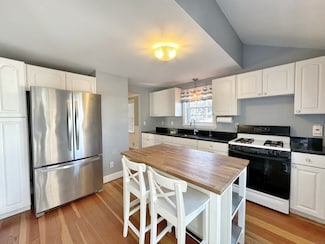 84 Sunnyridge Ave, Fairfield, CT 06824
