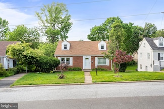 121 Seneca Dr, Oxon Hill, MD 20745