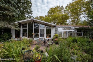 7 Buttonwood Dr, Fair Haven, NJ 07704