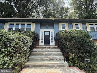 7115 Lois Ln, Lanham, MD 20706