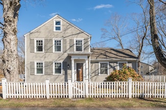 387 N River St, Guilford, CT 06437