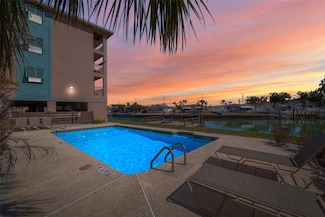 145 116th Ave Unit 303, Treasure Island, FL 33706