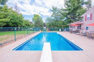1879 Mary Jo Ln, Saint Paul, MN 55109