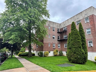 11 Schenck Ave Unit 2E, Great Neck, NY 11021