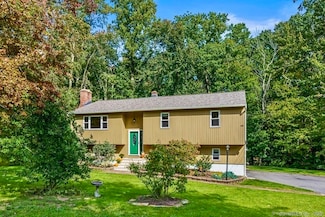 40 Crestwood Dr, East Hampton, CT 06424