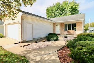 2035 Broadlawn Rd, Dubuque, IA 52001