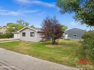 808 Pine St, Upton, WY 82730