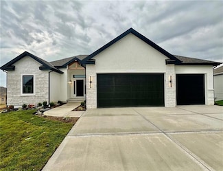 1988 Longview Dr, Liberty, MO 64068