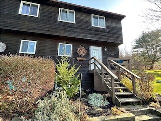 7 Pinewood Ln, Naples, NY 14512