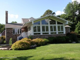 1107 Bushkill Dr, Wind Gap, PA 18091