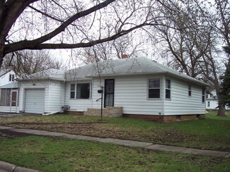 1204 Riddle St, Gowrie, IA 50543