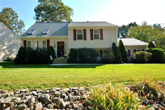 157 Lonsdale Farm Rd, Cumberland, RI 02864