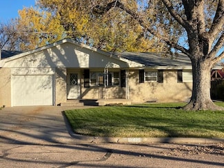 1712 Old Manor Rd, Garden City, KS 67846