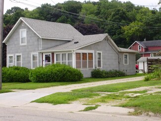 136 E 15th St, Saint Charles, MN 55972