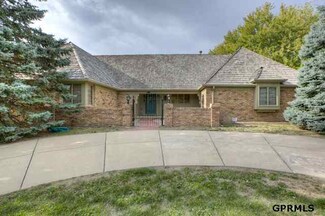 9917 Essex Dr, Omaha, NE 68114