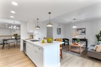 17150 Burbank Blvd Unit 25, Encino, CA 91316