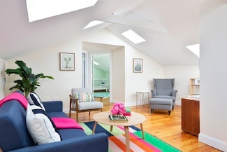 4 Perry St Unit 2, Brookline, MA 02445