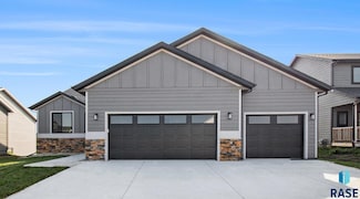 329 S Willow Spring Dr, Sioux Falls, SD 57110
