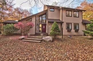 3104 Hollyhock Ln, Pocono Pines, PA 18350