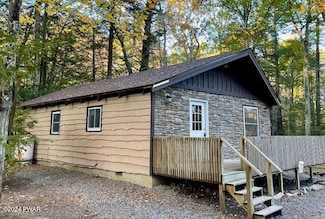 104 Lone Oak Rd, Lakeville, PA 18438