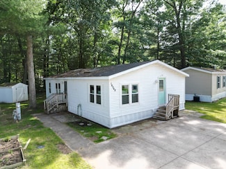 14548 Magnolia Dr, Grand Haven, MI 49417