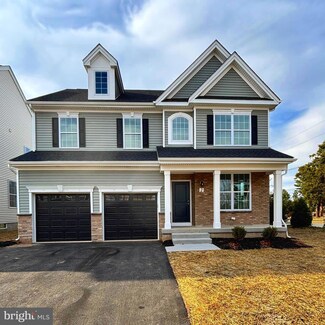 2 Misty Meadow Ln, Hamilton, NJ 08619