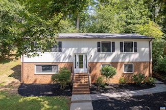 2232 Brandywine Dr, Charlottesville, VA 22901