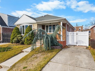 16407 27th Ave, Flushing, NY 11358